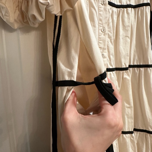 Chic Cream Midi Dress with Black Trim - Picture 3 of 3